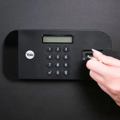 Sejf o wysokim poziomie zabezpieczenia na laptop YALE YLEB/200/EB1 HoReCa Sklep