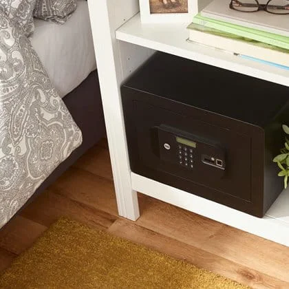 Sejf YALE kompaktowy o wysokim poziomie zabezpieczenia z czytnikiem biometrycznym YSFB/200/EB1