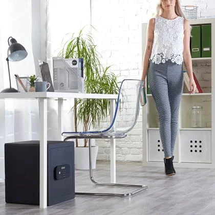 Sejf YALE biurowy wysokim poziomie zabezpieczenia z czytnikiem biometrycznym YSFB/400/EB1