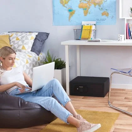 HIGH SECURITY MOTORISED SAFE LIFESTYLE IMAGES 2000x2000px V0116.jpg@p0x0-q85-M1020x420-FrameNumber(1).jpg